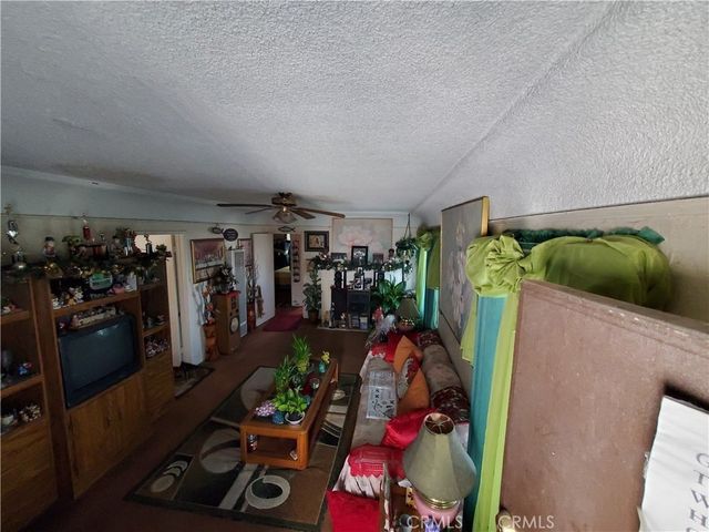10401 S San Pedro, Los Angeles, CA 90003