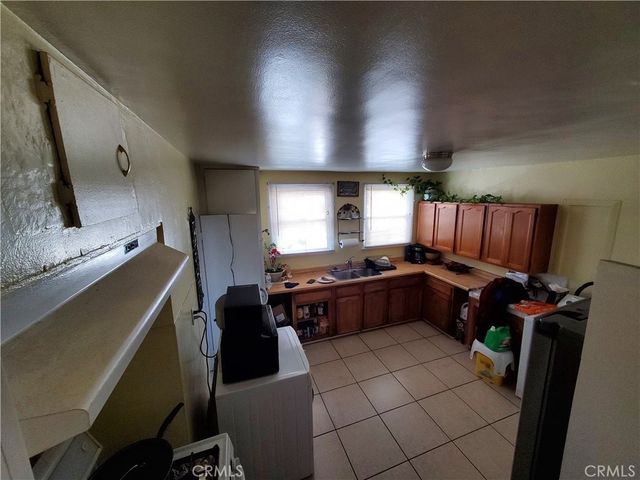 10401 S San Pedro, Los Angeles, CA 90003