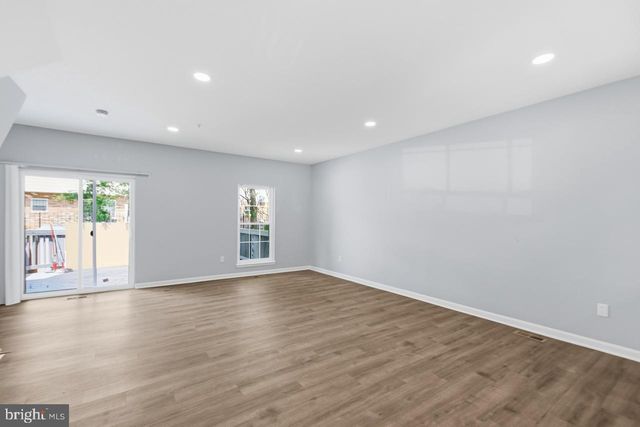 7008 FLAG HARBOR DR, District Heights, MD 20747