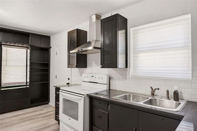 111 E Kittyhawk Drive, Midwest City, OK 73110