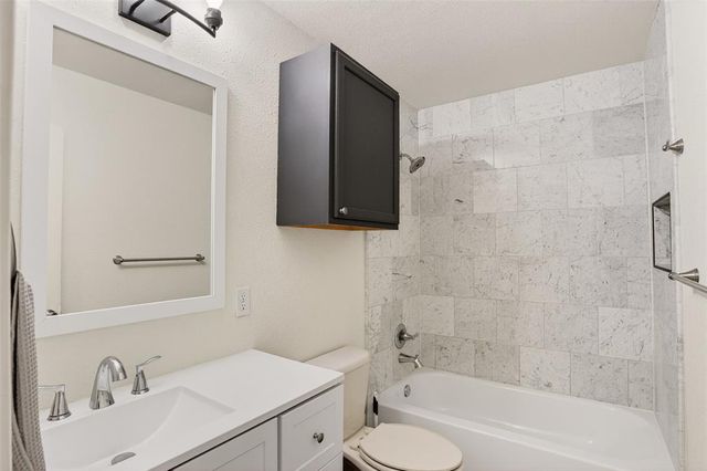 111 E Kittyhawk Drive, Midwest City, OK 73110