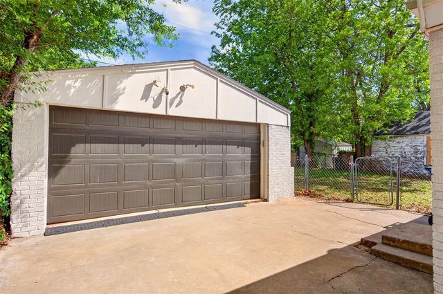 111 E Kittyhawk Drive, Midwest City, OK 73110