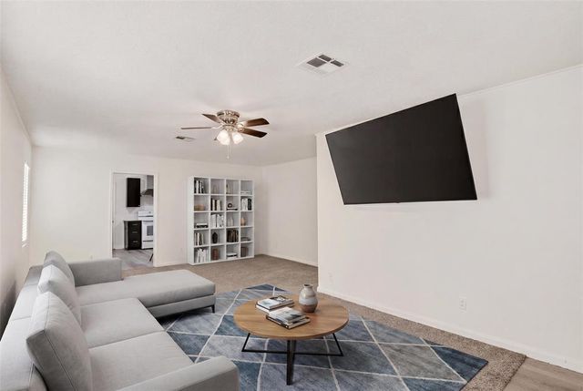 111 E Kittyhawk Drive, Midwest City, OK 73110