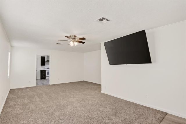 111 E Kittyhawk Drive, Midwest City, OK 73110