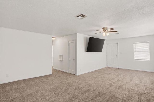 111 E Kittyhawk Drive, Midwest City, OK 73110