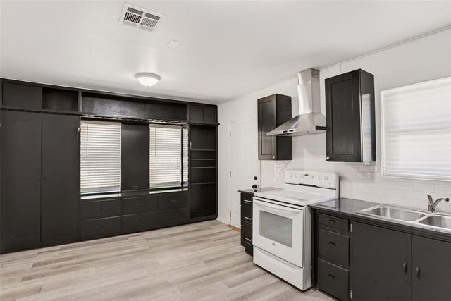 111 E Kittyhawk Drive, Midwest City, OK 73110