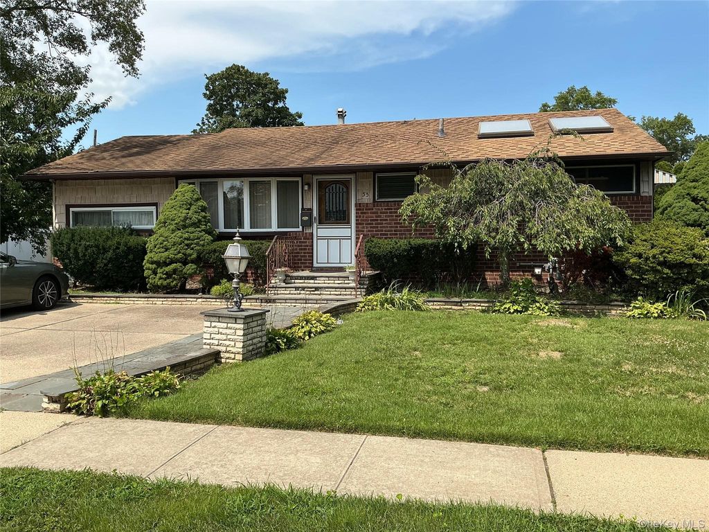 55 Surrey Lane, Plainview, NY 11803 — exterior