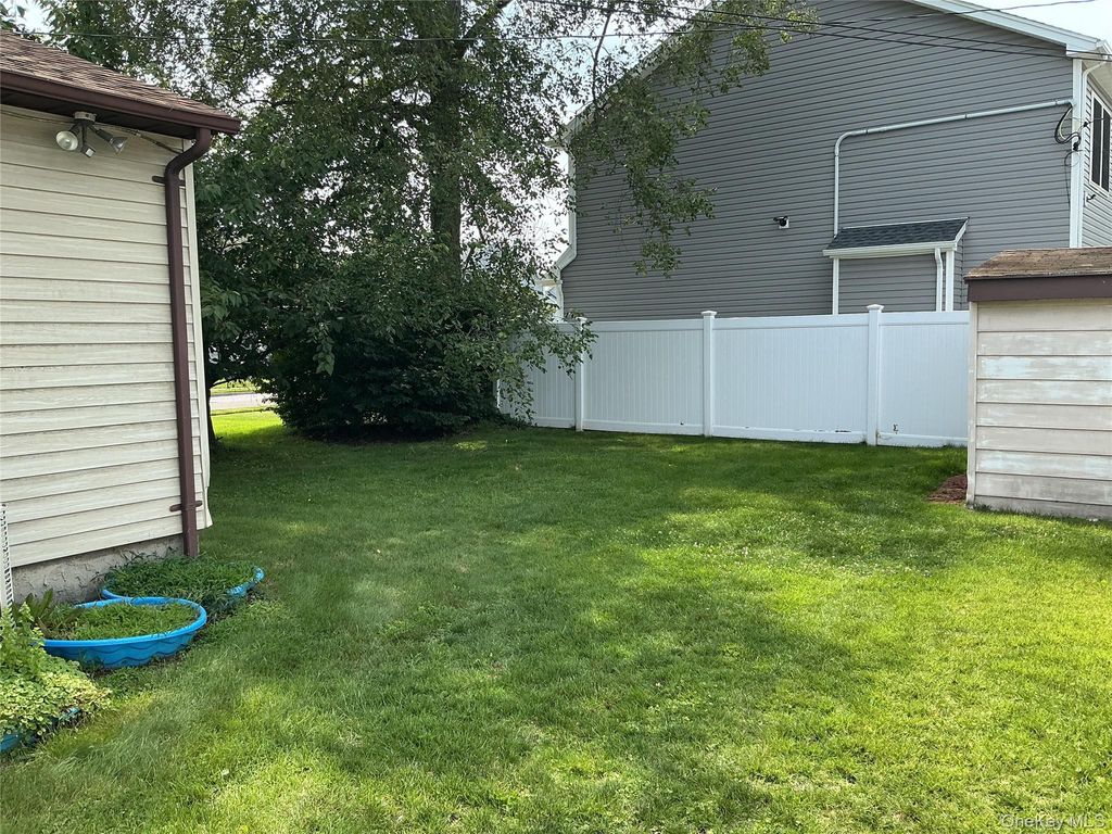 55 Surrey Lane, Plainview, NY 11803 — photo 4