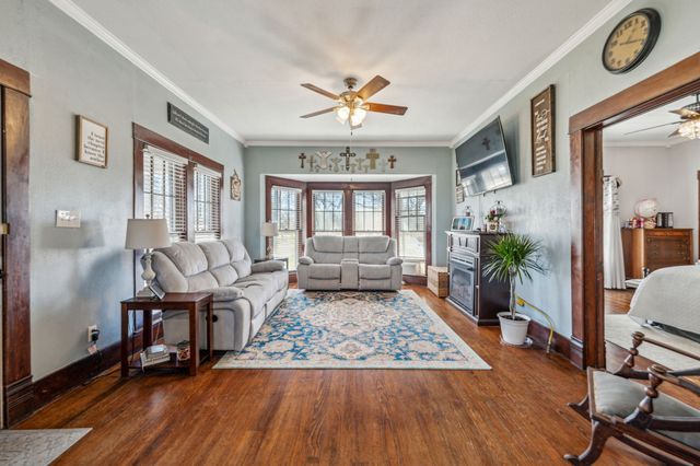261 N 2nd Street, Walnut Springs, TX 76690