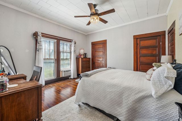 261 N 2nd Street, Walnut Springs, TX 76690