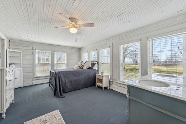 261 N 2nd Street, Walnut Springs, TX 76690