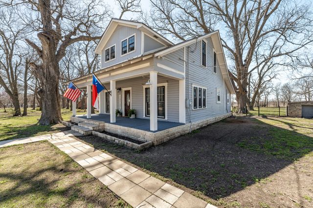 261 N 2nd Street, Walnut Springs, TX 76690