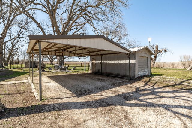 261 N 2nd Street, Walnut Springs, TX 76690