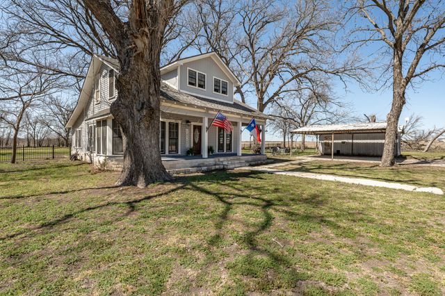 261 N 2nd Street, Walnut Springs, TX 76690