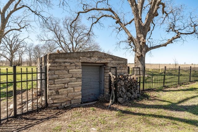261 N 2nd Street, Walnut Springs, TX 76690