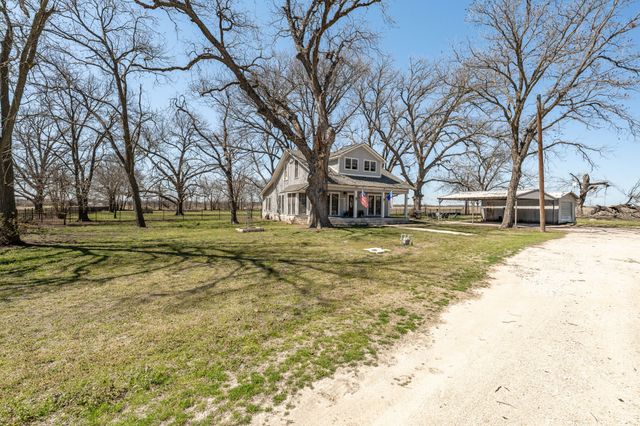 261 N 2nd Street, Walnut Springs, TX 76690