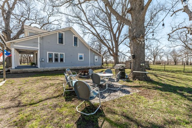 261 N 2nd Street, Walnut Springs, TX 76690
