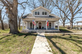 261 N 2nd Street, Walnut Springs, TX 76690
