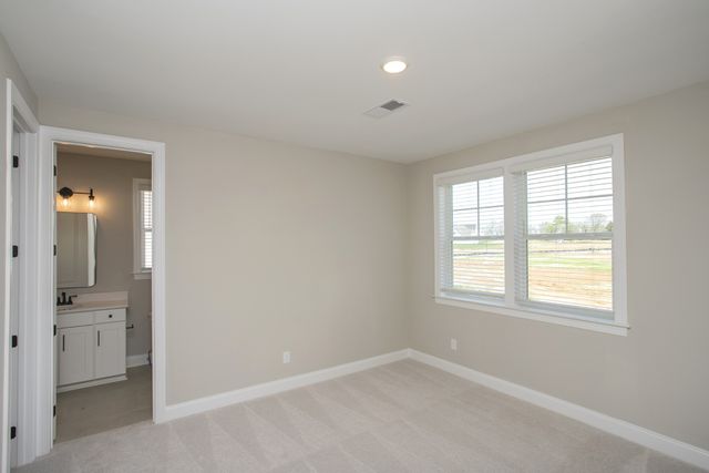 5956 Hunt Valley Drive, Spring Hill, TN 37174