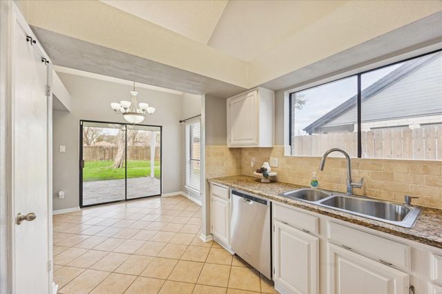 3115 Southdown Drive, Pearland, TX 77584