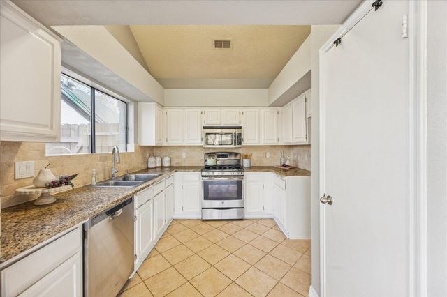 3115 Southdown Drive, Pearland, TX 77584