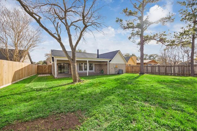 3115 Southdown Drive, Pearland, TX 77584