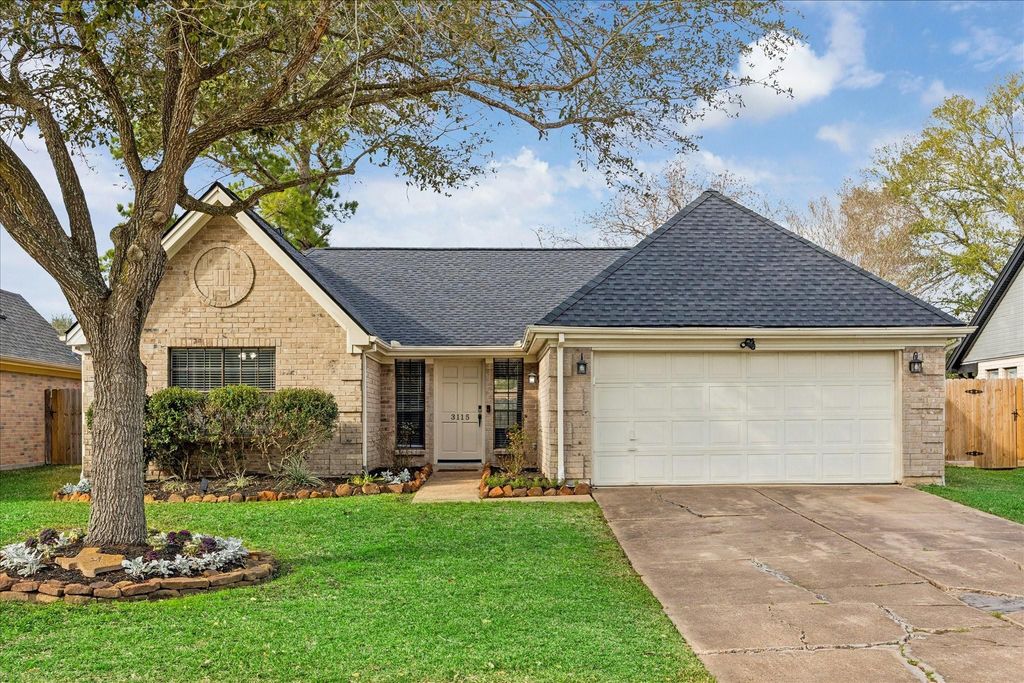 3115 Southdown Drive, Pearland, TX 77584