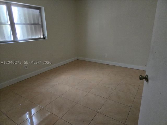 4205 NW 52nd Ave, Lauderdale Lakes, FL 33319