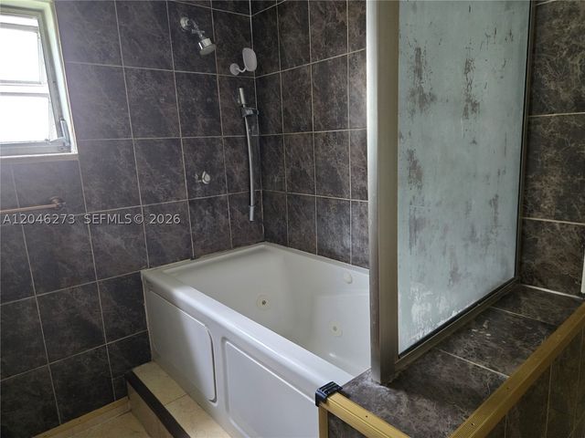 4205 NW 52nd Ave, Lauderdale Lakes, FL 33319