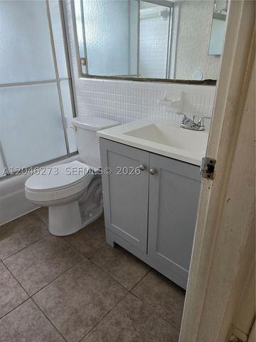 4205 NW 52nd Ave, Lauderdale Lakes, FL 33319