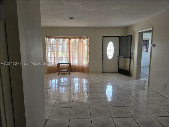4205 NW 52nd Ave, Lauderdale Lakes, FL 33319