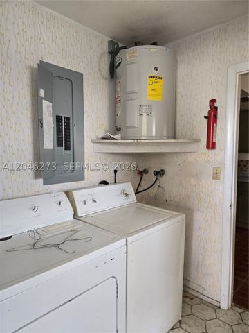 4205 NW 52nd Ave, Lauderdale Lakes, FL 33319
