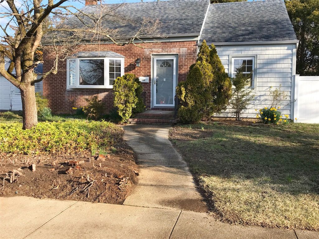 1035 Bonaparte Place, Baldwin, NY 11510