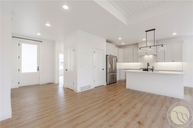 2514 Mountain Range Ct, Billings, MT 59106