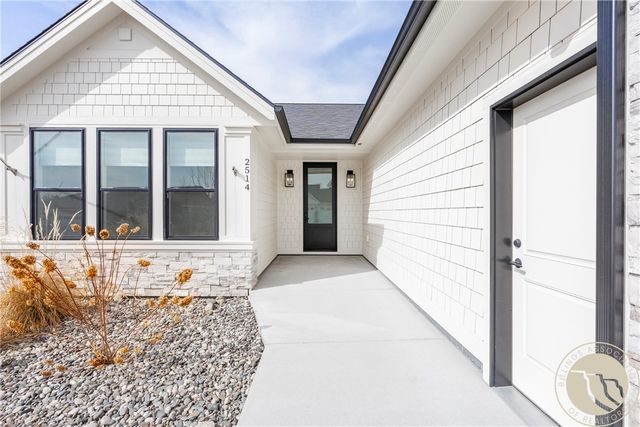2514 Mountain Range Ct, Billings, MT 59106