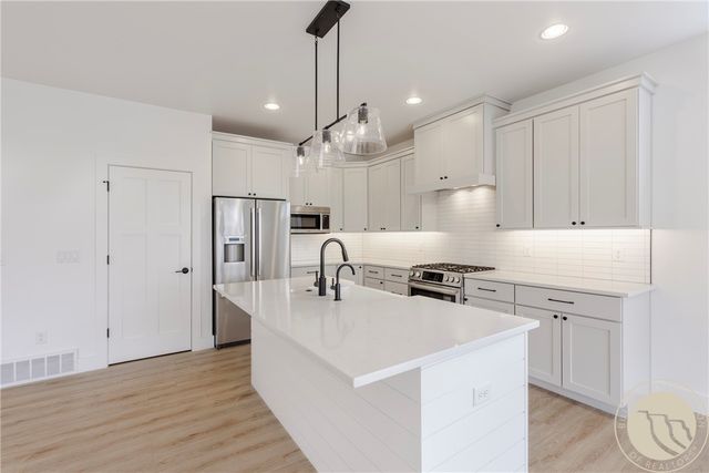 2514 Mountain Range Ct, Billings, MT 59106