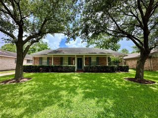 5818 Birchmont Drive, Houston, TX 77092