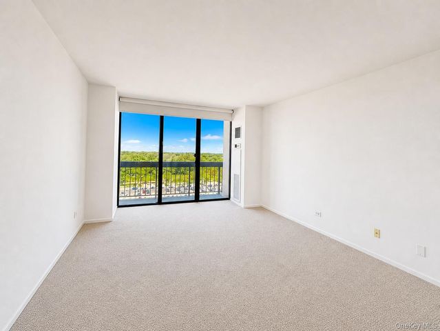 270-10 Grand Central Parkway 11N, Floral Park, NY 11005