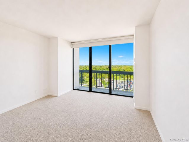 270-10 Grand Central Parkway 11N, Floral Park, NY 11005