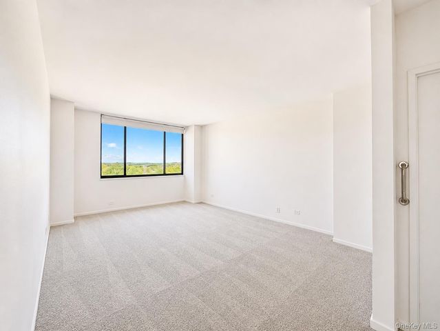 270-10 Grand Central Parkway 11N, Floral Park, NY 11005