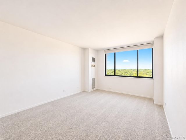 270-10 Grand Central Parkway 11N, Floral Park, NY 11005