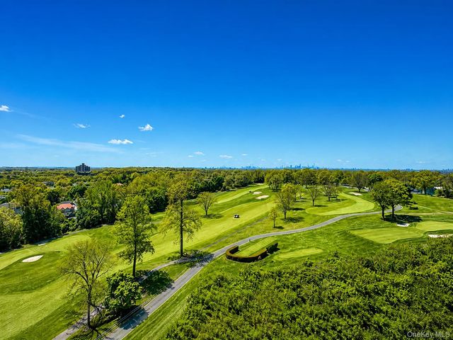 270-10 Grand Central Parkway 11N, Floral Park, NY 11005