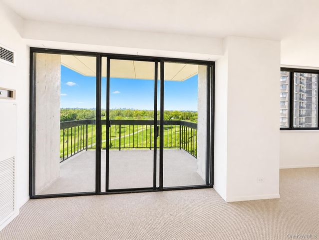 270-10 Grand Central Parkway 11N, Floral Park, NY 11005
