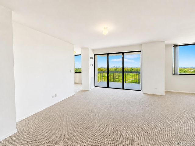 270-10 Grand Central Parkway 11N, Floral Park, NY 11005