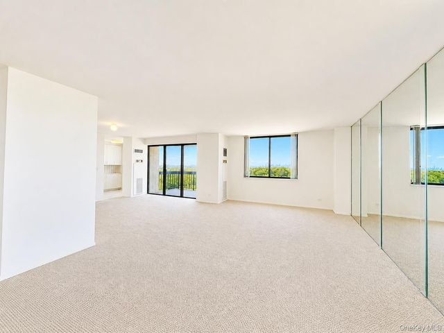 270-10 Grand Central Parkway 11N, Floral Park, NY 11005