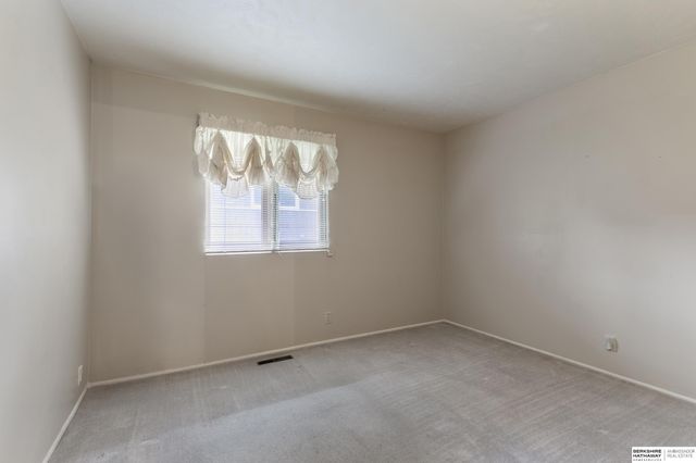 7620 Vine Street, Lincoln, NE 68505