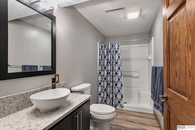 7620 Vine Street, Lincoln, NE 68505