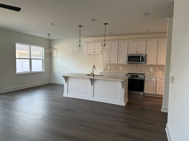 5049 Greentree Dr, Smyrna, TN 37167