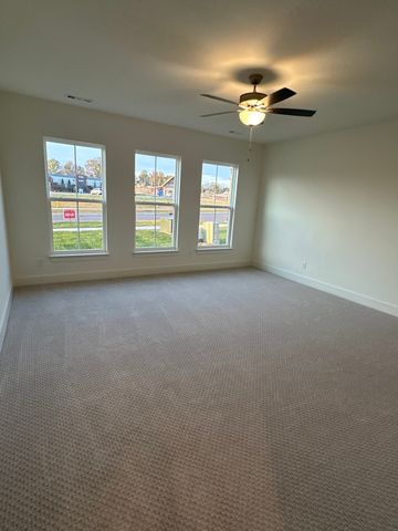 5049 Greentree Dr, Smyrna, TN 37167