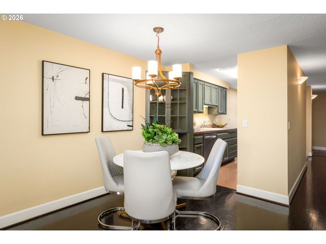 5640 S RIVERSIDE Ln 2, Portland, OR 97239